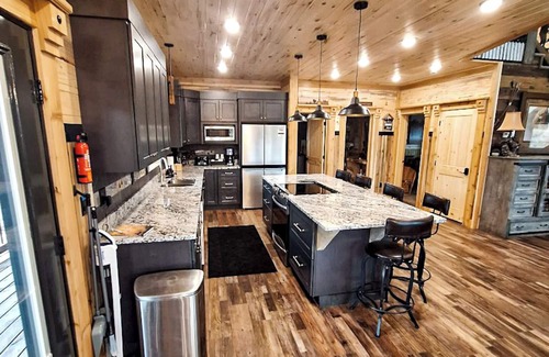 Island Park Cabin | Bison Creek Lodge+WiFI+AC+10Miles2YNP
