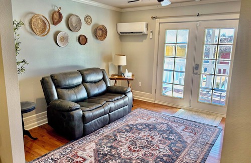 Searcy House | Bison Hall 6, No cleaning fee, 1 block from court square