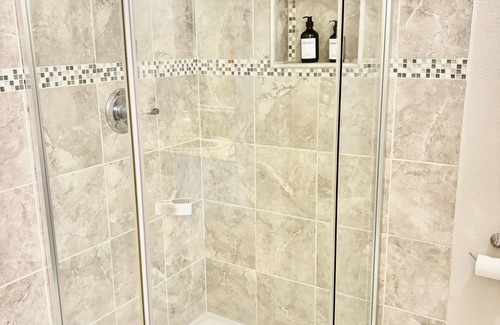 Searcy House | Bison Hall 6, No cleaning fee, 1 block from court square