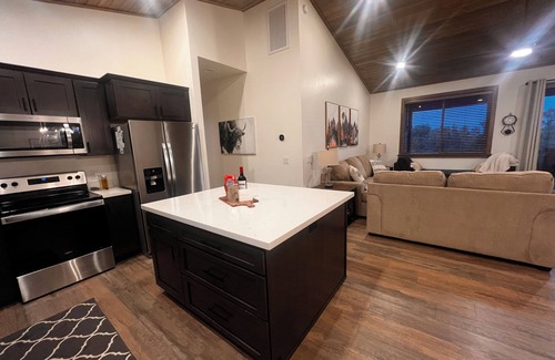 Show Low House | Bison Haven Cabin-Your Home Away from Home