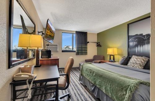 Moorhead Hotel | Bison Plains Lodge