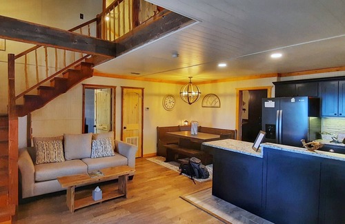 Lequire Cabin | Bison Ridge Resort 3BR Cabin on 17 acres w hot tub and firepit, pets OK
