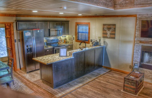 Lequire Cabin | Bison Ridge Resort 3BR Cabin on 17 acres w hot tub and firepit, pets OK