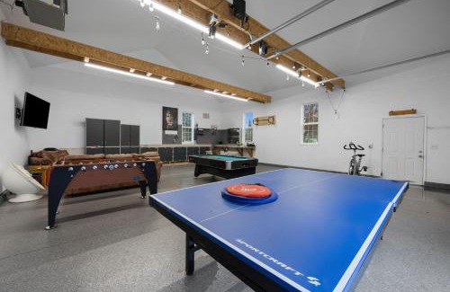 Oregon City House | Bison Ridge Retreat - Spacious and in Nature