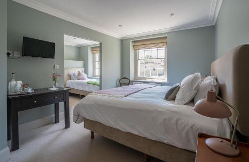 Frome Bed & Breakfast | Bistro Lotte
