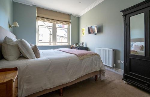 Frome Bed & Breakfast | Bistro Lotte