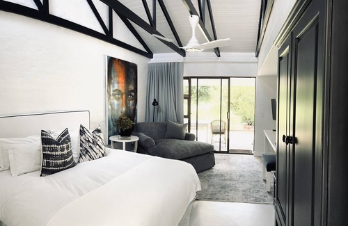 Buffalo Hills Game Reserve Bed & Breakfast | Bitou River Lodge