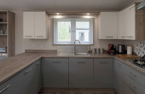 Tewitfield House | Bittern Lodge: 3BD Retreat in South Lakeland Park