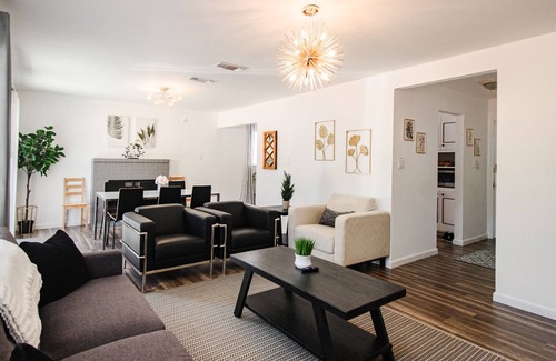 Stockton House | Bitty Budget Cutie
