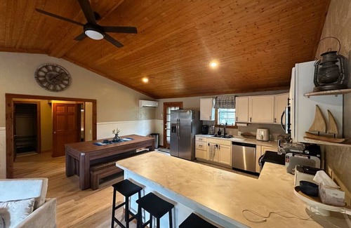 Porum Cottage | Bixby Cove 4-bedroom cottage with AC in Porum and plenty of outdoor space!