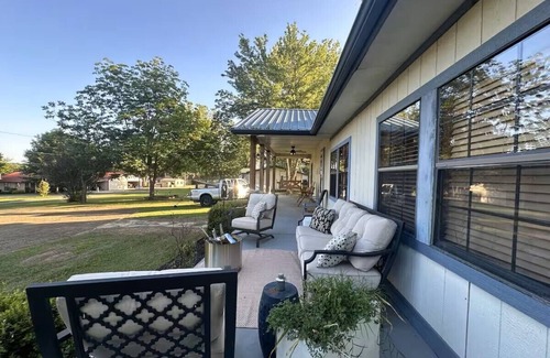 Porum Cottage | Bixby Cove 4-bedroom cottage with AC in Porum and plenty of outdoor space!
