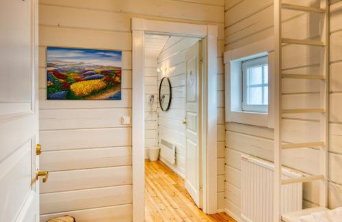 Breiddalsvik Ski Chalet | Bjalki Cabin Lodge