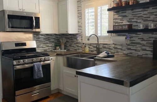 Wrightwood Apartment | BJH · Charming Cabin Nestled in Quiet Cul-De-Sac