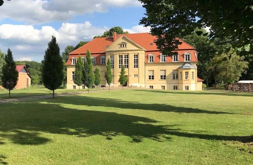 Heiligengrabe Apartment | Blüthner Apartment - Schloss Grabow, Resting Place & a Luxury Piano Collection Re