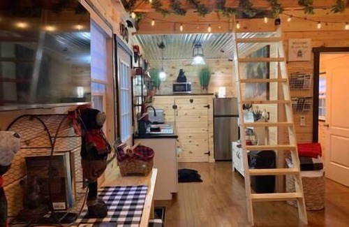 Dunlap Cabin | Black Bear Bungalow at Coops Creek Cabins
