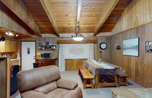 Island Park Cabin | Black Bear Bungalow*2Br 1Ba, Wifi, 33 Miles to YNP