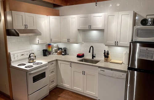 Ucluelet House | Black Bear Cottage