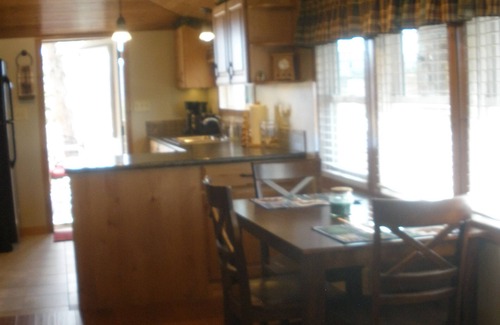 Estes Park Cabin | Black Bear Cottage - Cozy 1921 Cottage in Historic District above downtown Estes