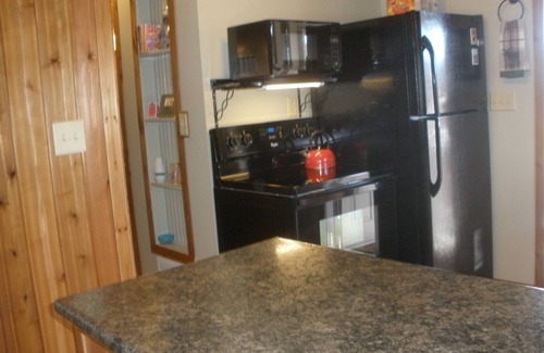 Estes Park Cabin | Black Bear Cottage - Cozy 1921 Cottage in Historic District above downtown Estes