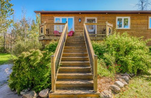 Miller Lake House | Black Bear - Cozy 4-season Cottage W Hot Tub