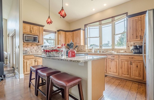 Fruita House | Black Bear II: Fire Pit, Bikes & King Suites