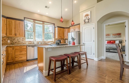 Fruita House | Black Bear II: Fire Pit, Bikes & King Suites