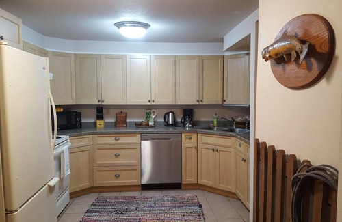 Bozeman Apartment | Black Bear Inn,Bridger views, E. Gallatin river access via cherry creek ponds.