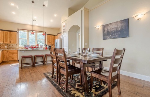 Fruita House | Black Bear IV: Spacious, Stylish & Dog-Friendly