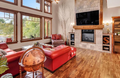 Baddow House | Black Bear Lodge River Retreat
