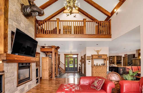 Baddow House | Black Bear Lodge River Retreat