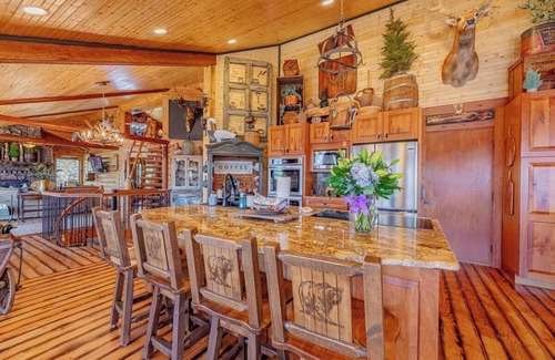 Bella Vista House | Black Bear Lodge - Luxury lakefront, sleeps 15