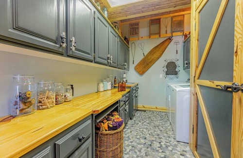 Bella Vista House | Black Bear Lodge - Luxury lakefront, sleeps 15
