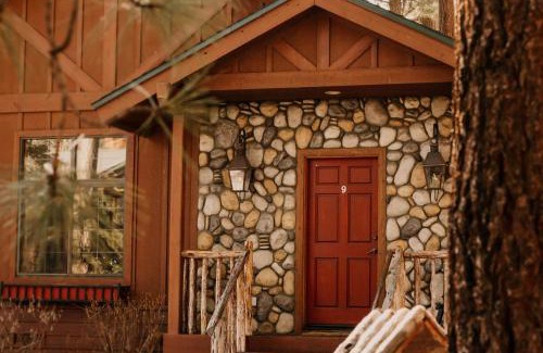 South Lake Tahoe Hotel | Black Bear Lodge