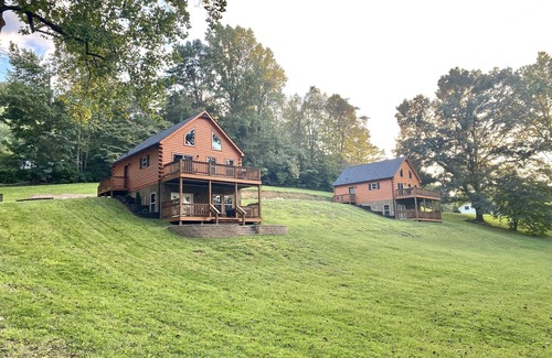Townsend Cabin | Black Bear Retreat 2Bed 2Bath Cabin Near Bike Trail