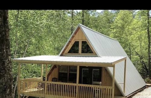Robbinsville House | Black Bear Run- Pets Allowed!
