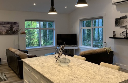 Regional District of Nanaimo Cottage | Black Bears Den - Cozy cottage in the woods pet friendly and hiking at your door