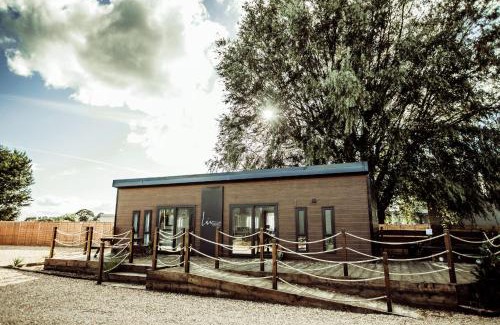 Barmston Cabin | Black Bull Retreat, Barmston with Private Hot Tubs