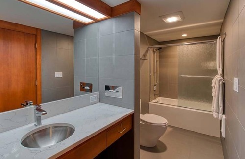 Black Butte Ranch Apartment | Black Butte Ranch Lodge Room 005