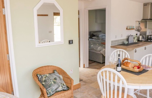 Abergavenny Cottage | BLACK CAT BACH, family friendly, with a garden in Gilwern
