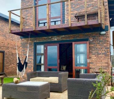 Inchanga House | Black Cat Cottage