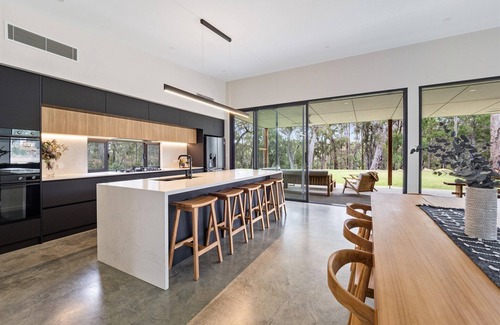 Quindalup House | Black Cockatoo Retreat - 5 Star Luxury Acreage