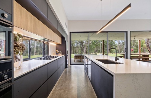 Quindalup House | Black Cockatoo Retreat - 5 Star Luxury Acreage