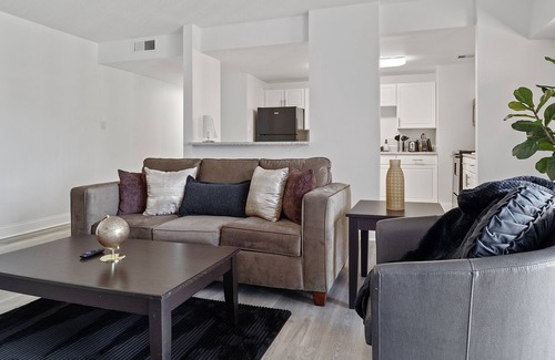 Springfield Apartment | Black Coffee Suite | State Capitol & Med District