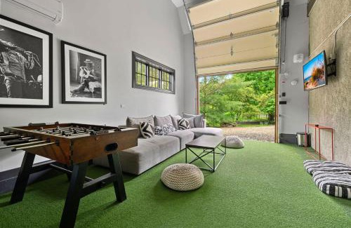 Lakeside House | Black Door Bungalow