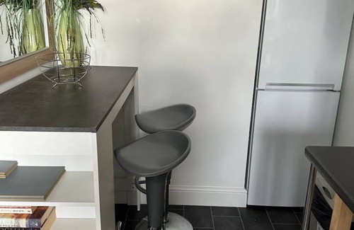 Dunstable Apartment | Black Door MALT-Huku Kwetu (Dunstable)