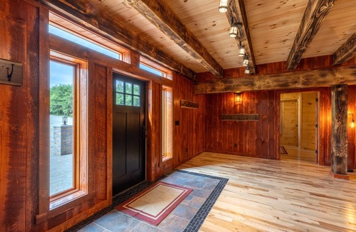 Logan Cabin | Black Eagle Lodge - Unique - 8 Bedrooms - 2 Pools