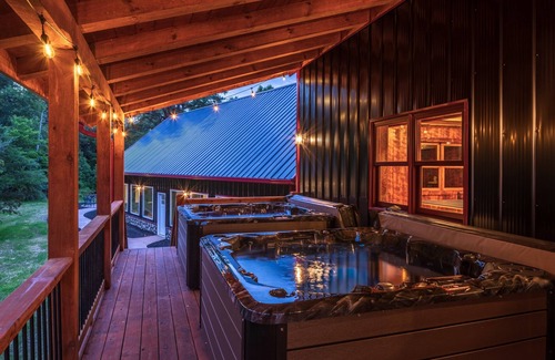 Logan Cabin | Black Eagle Lodge - Unique - 8 Bedrooms - 2 Pools