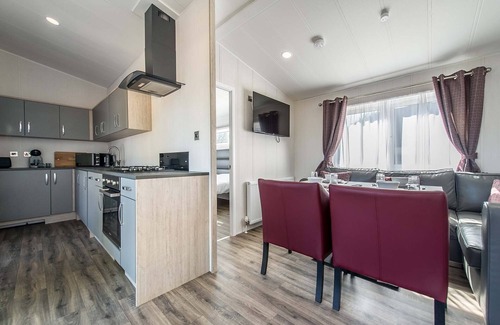Barmston Cottage | Black Edition Lodge - Unit 7 - a lodge that sleeps 6 guests in 2 bedrooms
