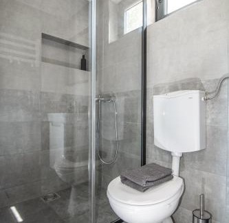 Vrdnik House | Black Emerald - Vrdnik