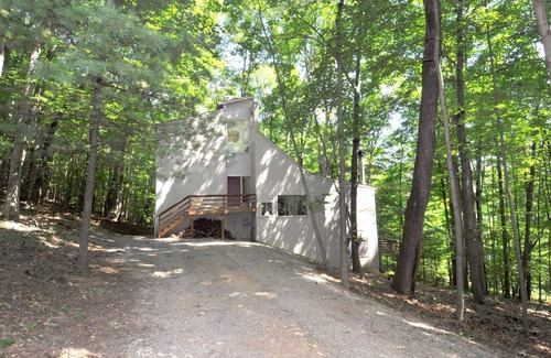 Berkeley Springs Cabin | Black Forest - 5 Bedroom Escape
